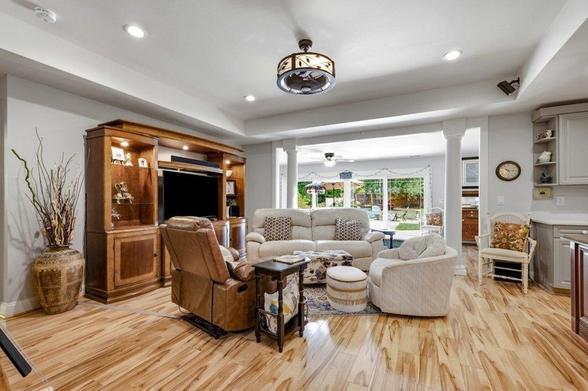Fantastic opportunity to own a 4 bedroom/3 bath home in the - photo 7
