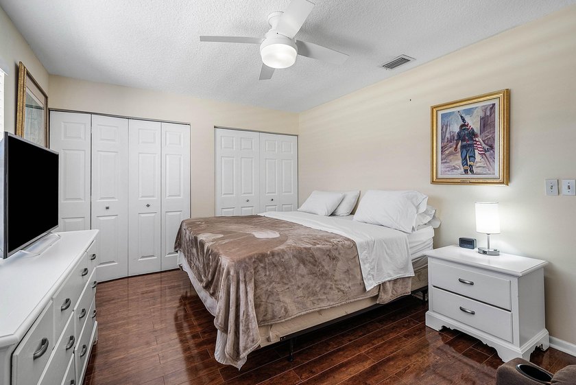 Beautiful, impeccably maintained, move-in ready 3/2/2 in the - photo 21
