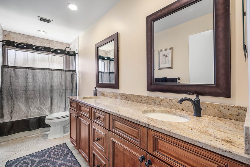 Beautiful, impeccably maintained, move-in ready 3/2/2 in the - photo 22