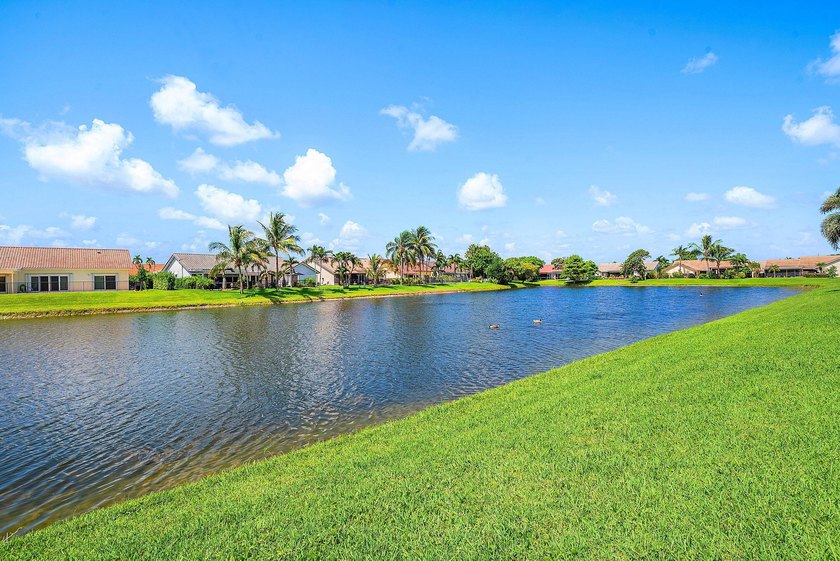 Beautiful, impeccably maintained, move-in ready 3/2/2 in the - photo 42