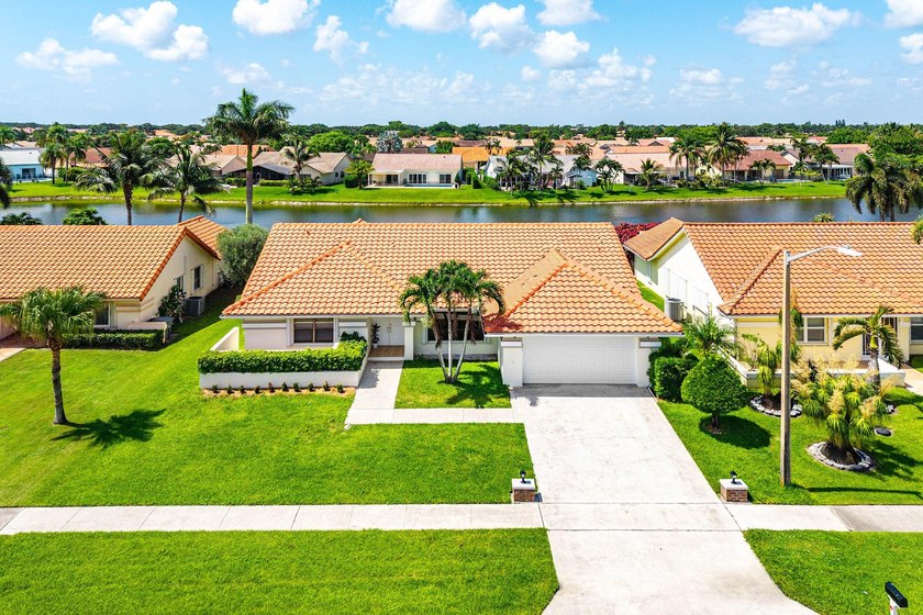Beautiful, impeccably maintained, move-in ready 3/2/2 in the - photo 46