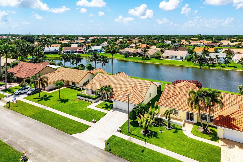 Beautiful, impeccably maintained, move-in ready 3/2/2 in the - photo 47