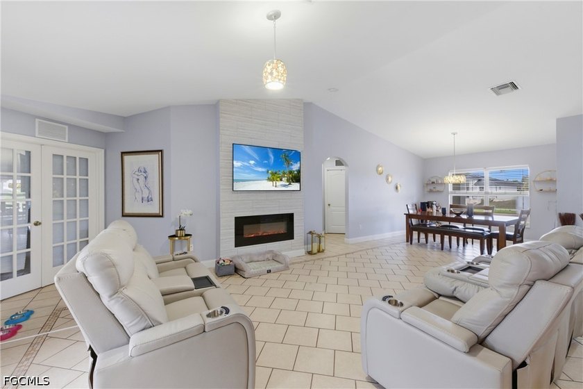 Welcome to 2612 Ceitus Pkwy in Cape Coral-a beautifully - photo 8