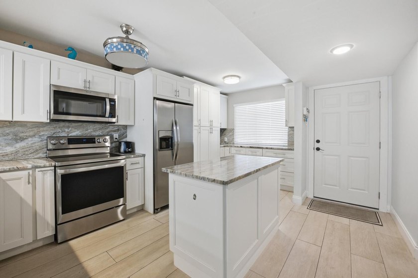 Step into a thoughtfully updated residence in the Grandview at - photo 2