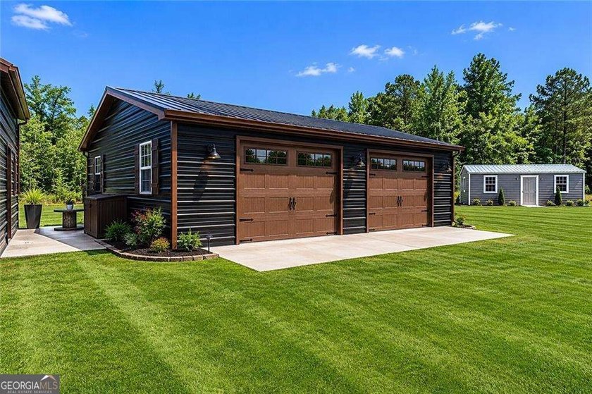 Modern barndominium on 10.28 private, wooded acres with TWO - photo 15