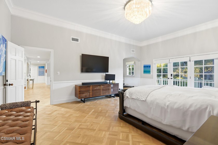 Sensational timeless traditional with a premier ''end of - photo 17