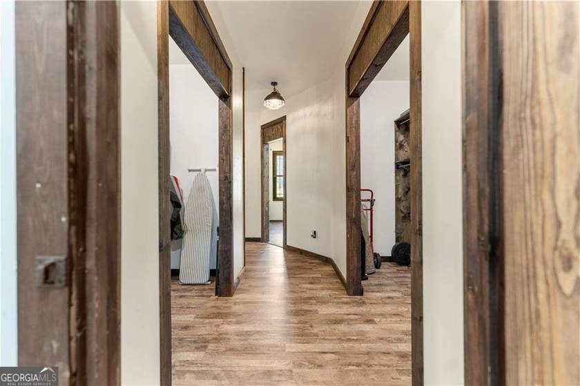 Modern barndominium on 10.28 private, wooded acres with TWO - photo 17