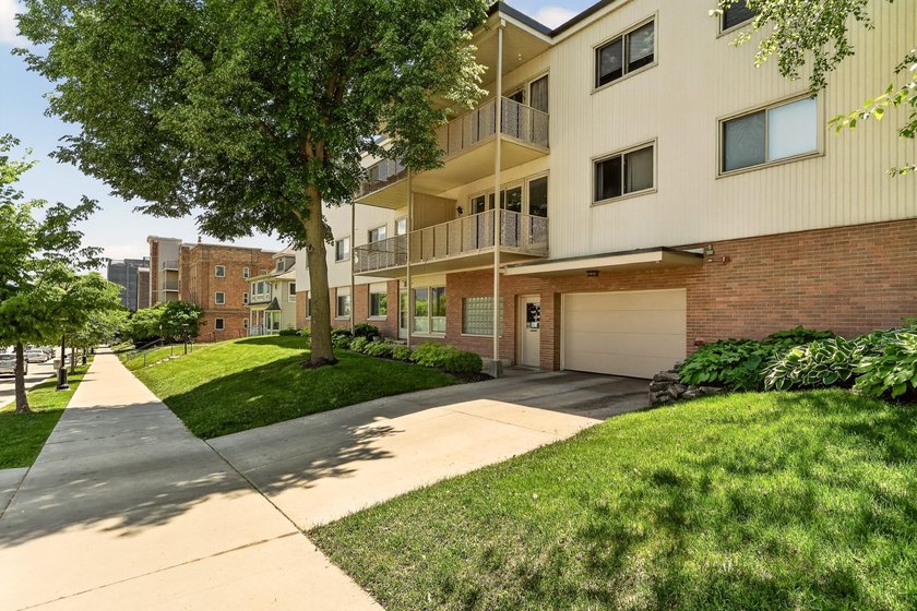 Enjoy downtown Rochester living in this spacious 2-bedroom - photo 21