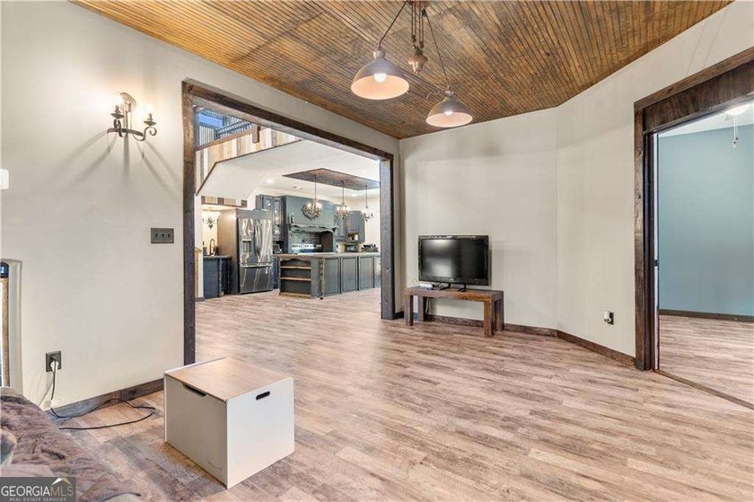 Modern barndominium on 10.28 private, wooded acres with TWO - photo 27
