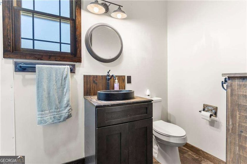 Modern barndominium on 10.28 private, wooded acres with TWO - photo 28