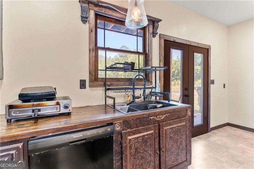 Modern barndominium on 10.28 private, wooded acres with TWO - photo 32