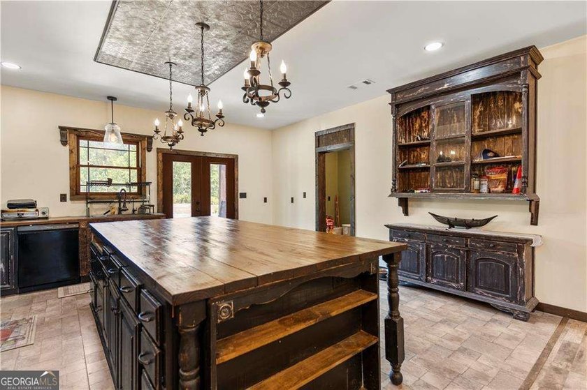 Modern barndominium on 10.28 private, wooded acres with TWO - photo 33