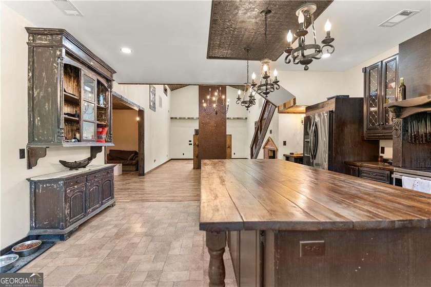 Modern barndominium on 10.28 private, wooded acres with TWO - photo 34