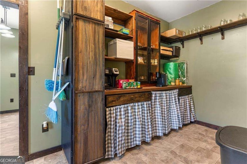 Modern barndominium on 10.28 private, wooded acres with TWO - photo 35