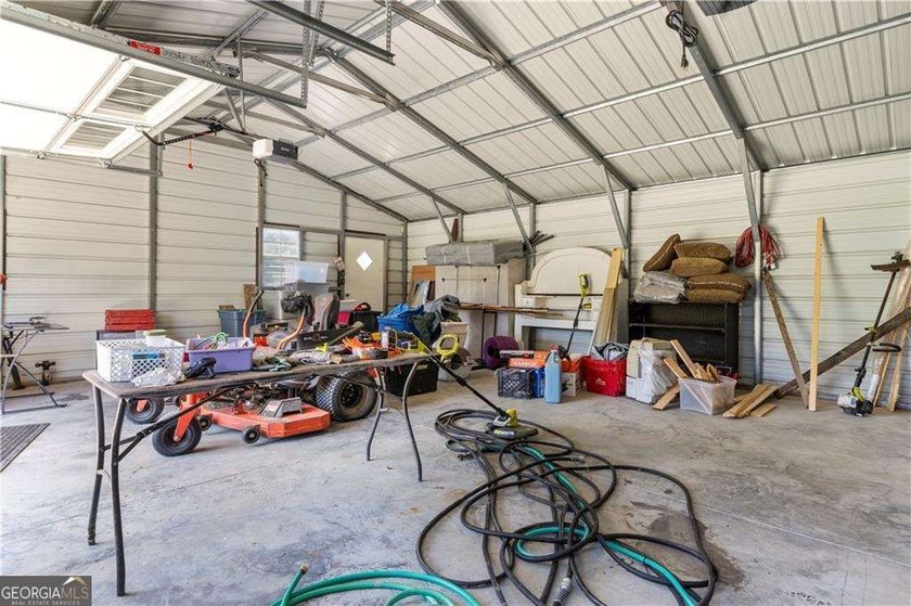 Modern barndominium on 10.28 private, wooded acres with TWO - photo 40