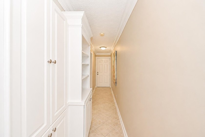 Wow! What a find! This beautifully maintained one bedroom, one - photo 3