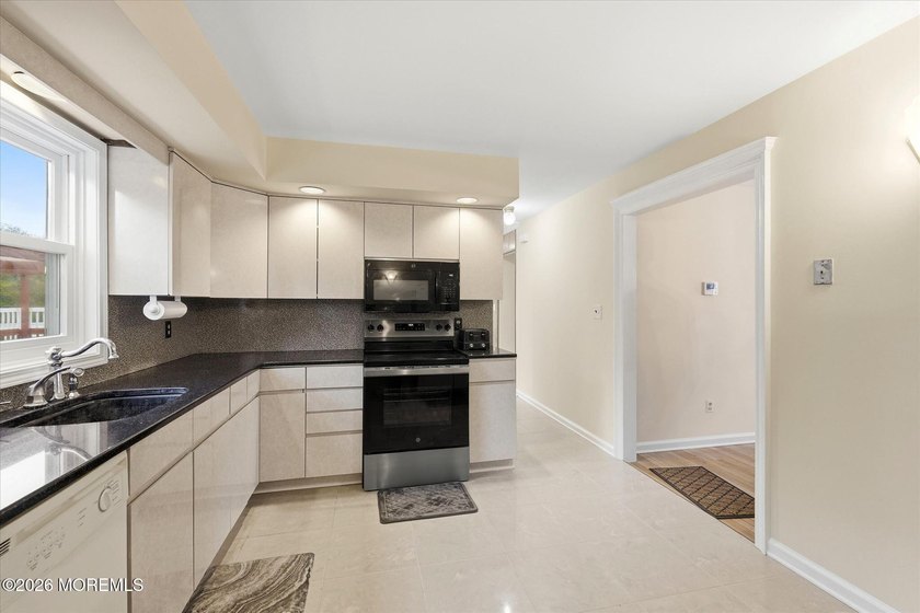 Welcome to Twin Oaks and the highly sought-after Sheila Drive in - photo 19