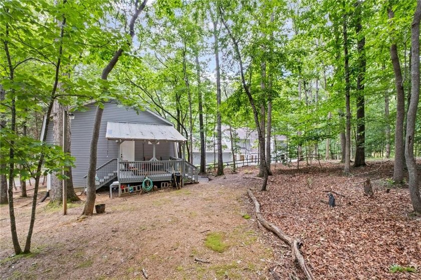 115 Leaf Lake Dr - PRIVATE 1.27-ACRE RETREAT WITH DETACHED - photo 36