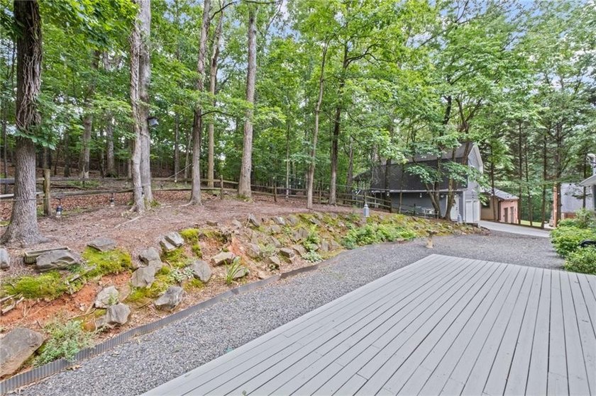 115 Leaf Lake Dr - PRIVATE 1.27-ACRE RETREAT WITH DETACHED - photo 38