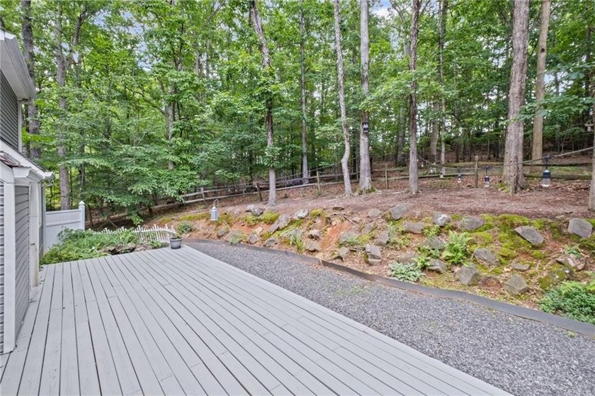 115 Leaf Lake Dr - PRIVATE 1.27-ACRE RETREAT WITH DETACHED - photo 39