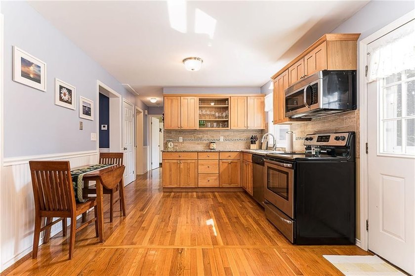 A perfect opportunity to own an immaculately kept 4 bedroom, 2 - photo 10