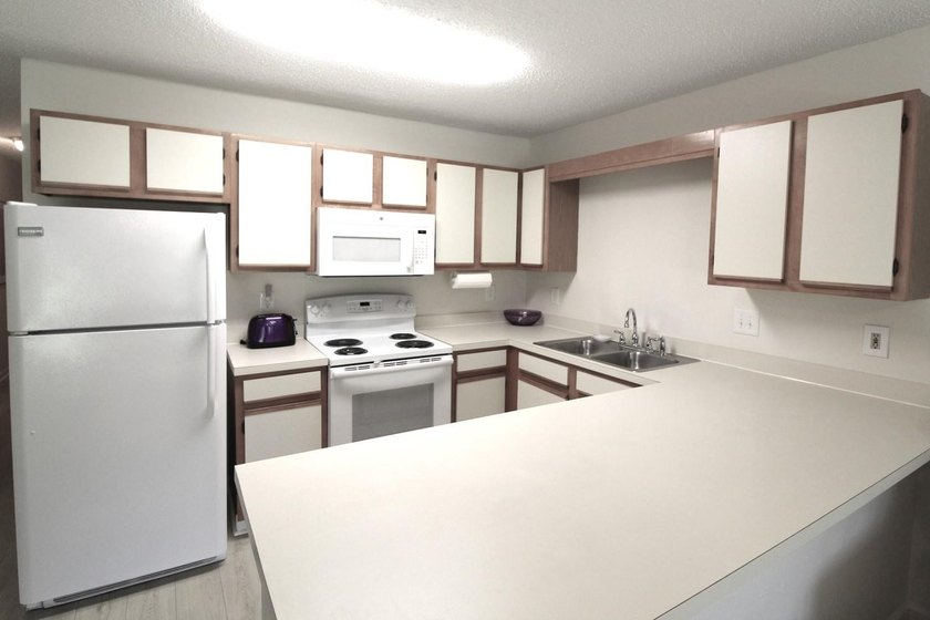 This 1st floor 1BR/1.5BA unit is located at Fairwood Lakes III - photo 7