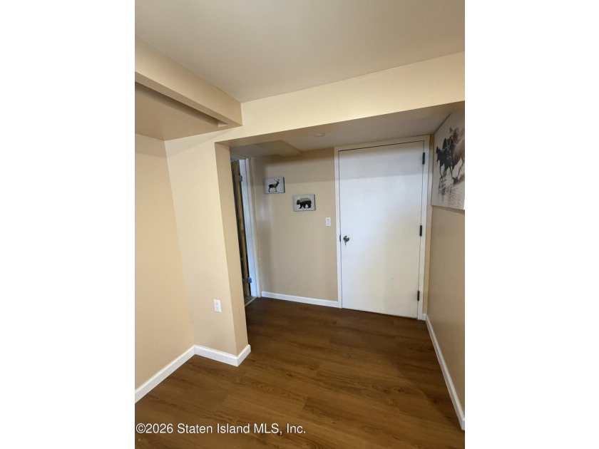 BEAUTIFUL DETACHED SINGLE-FAMILY HOME LOCATED IN THE HIGHLY - photo 11