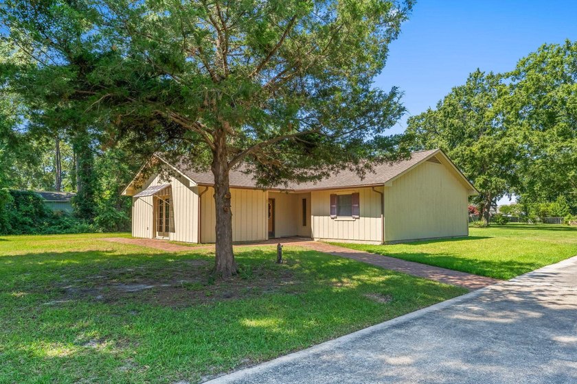 Rare opportunity to own over 2 acres east of Business 17, just - photo 9