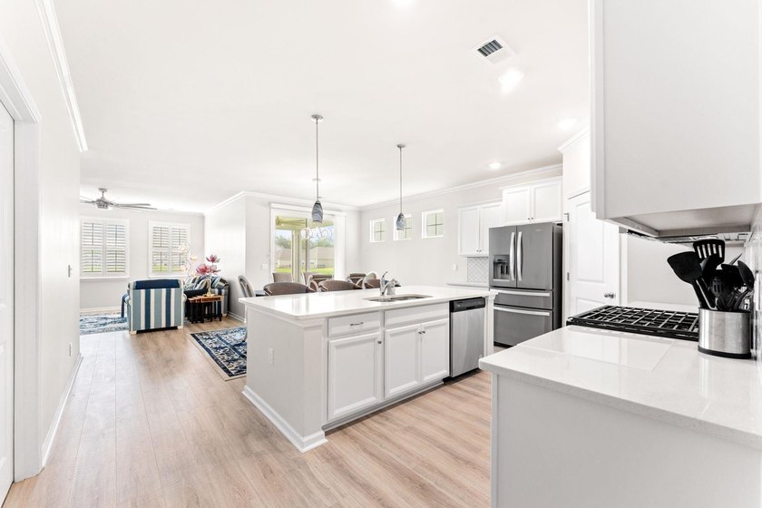 Welcome to this immaculate, move-in-ready 3-bedroom, 2-bath - photo 3