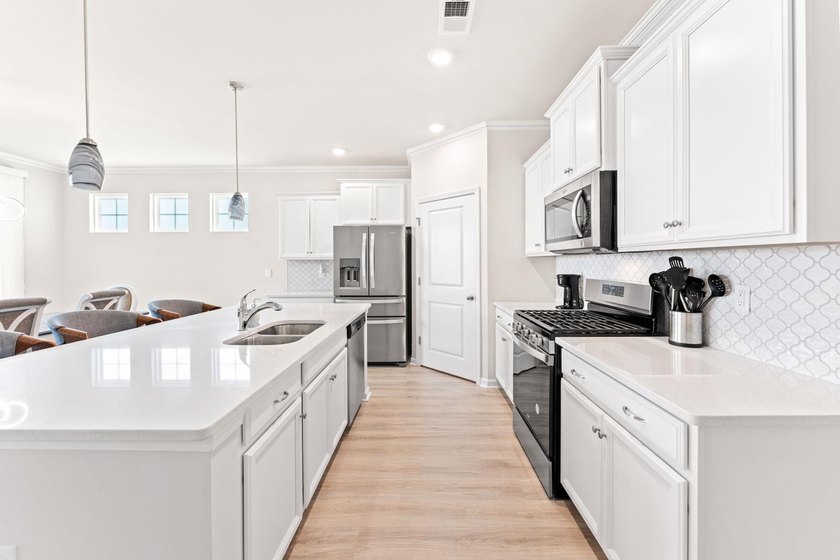 Welcome to this immaculate, move-in-ready 3-bedroom, 2-bath - photo 5
