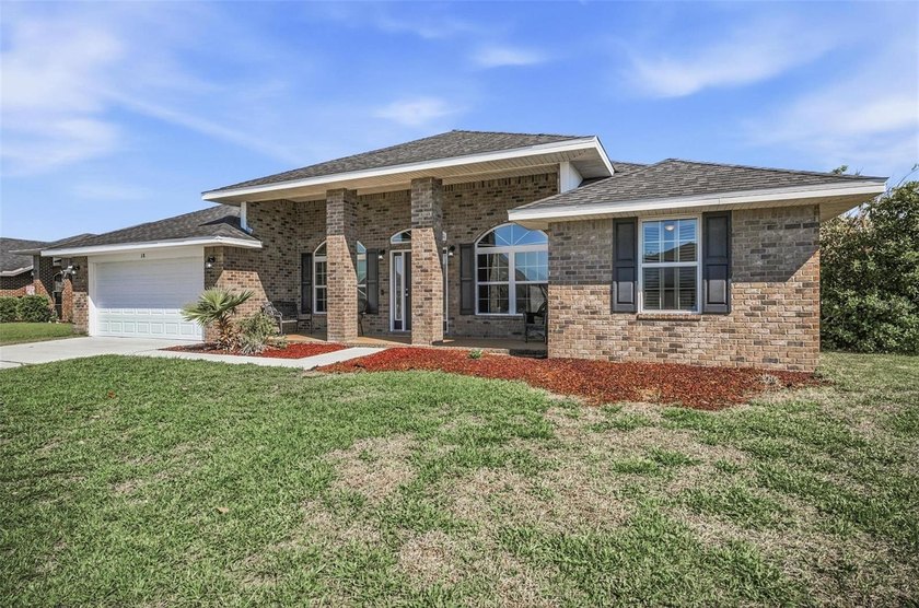 Welcome to this beautifully maintained Adams-built brick home - photo 5
