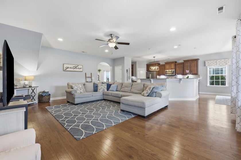 Welcome to this beautifully maintained 4-bedroom, 2-bath, 1 - photo 8
