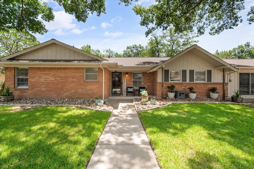 Welcome home to this beautifully updated 3-bedroom, 2-bath home - photo 3
