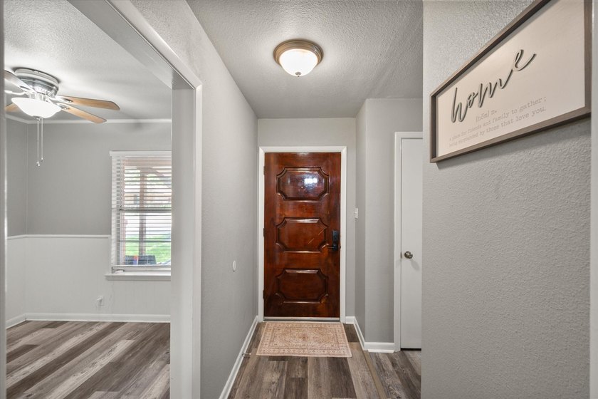 Welcome home to this beautifully updated 3-bedroom, 2-bath home - photo 4