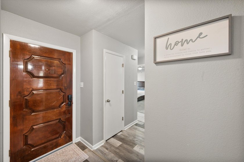 Welcome home to this beautifully updated 3-bedroom, 2-bath home - photo 5