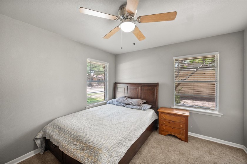 Welcome home to this beautifully updated 3-bedroom, 2-bath home - photo 6