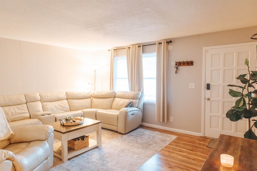 Must-see in Myrtle Beach! Sold AS IS . This charming 3-bedroom - photo 2