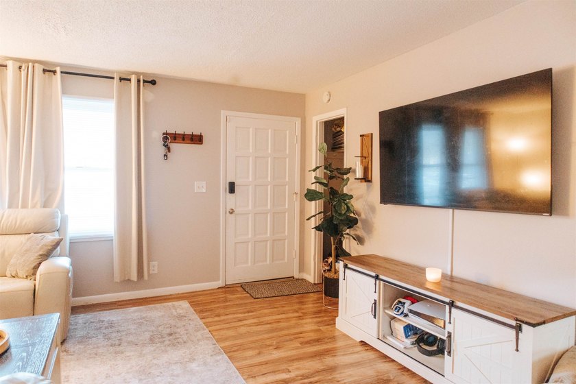 Must-see in Myrtle Beach! Sold AS IS . This charming 3-bedroom - photo 3
