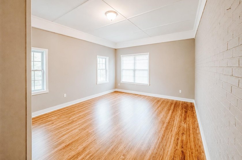 Must-see in Myrtle Beach! Sold AS IS . This charming 3-bedroom - photo 5