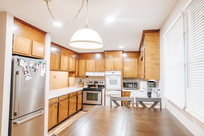 Must-see in Myrtle Beach! Sold AS IS . This charming 3-bedroom - photo 7