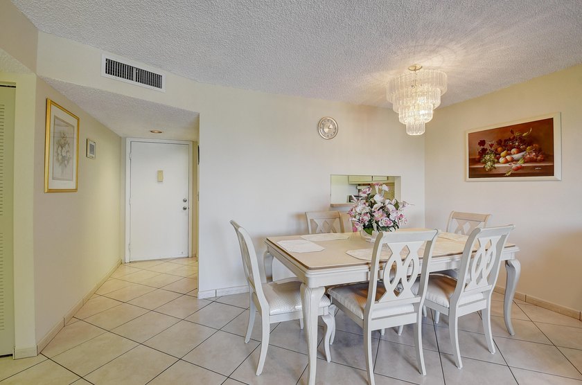 Welcome to Las Verdes, a vibrant and beautifully maintained 55+ - photo 6