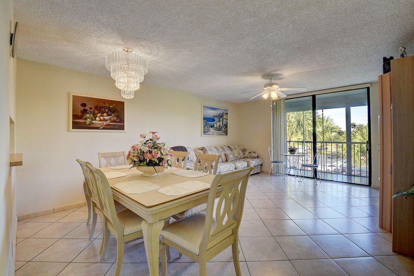 Welcome to Las Verdes, a vibrant and beautifully maintained 55+ - photo 8
