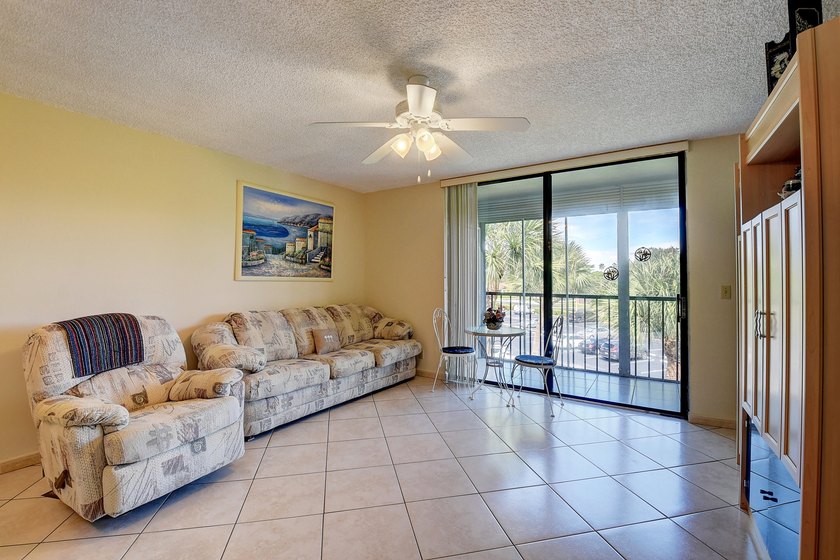Welcome to Las Verdes, a vibrant and beautifully maintained 55+ - photo 9
