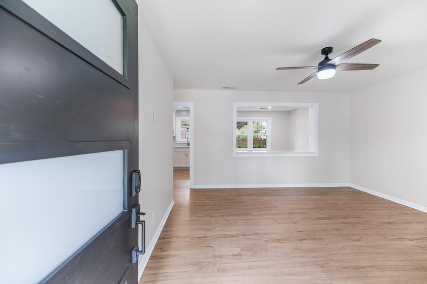 Move-in ready and beautifully renovated, this West Ashley gem - photo 3