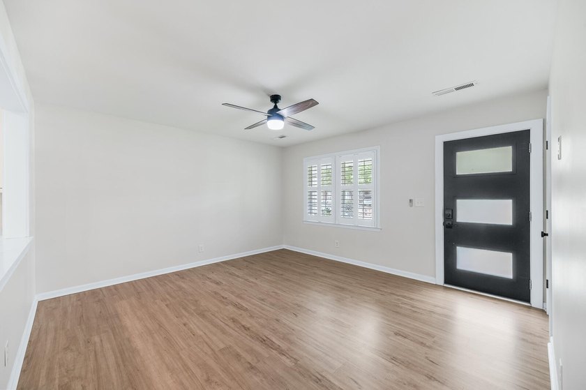 Move-in ready and beautifully renovated, this West Ashley gem - photo 4