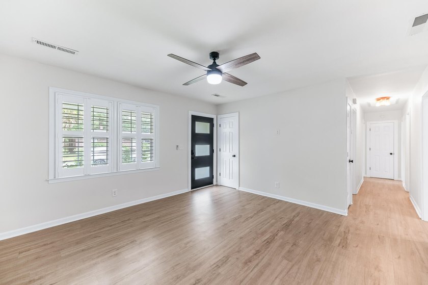 Move-in ready and beautifully renovated, this West Ashley gem - photo 5