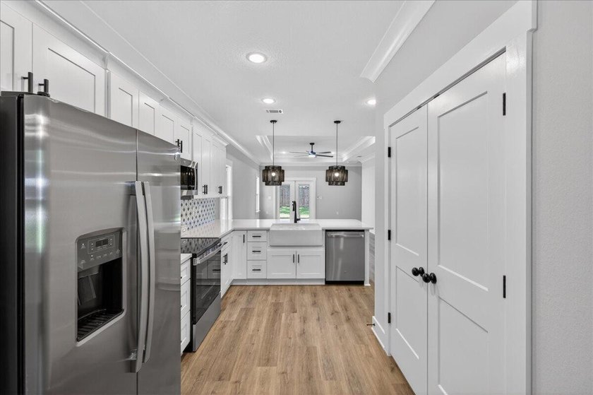 SUMMER SAVINGS! Receive a builder's credit of $10,000 at closing - photo 11
