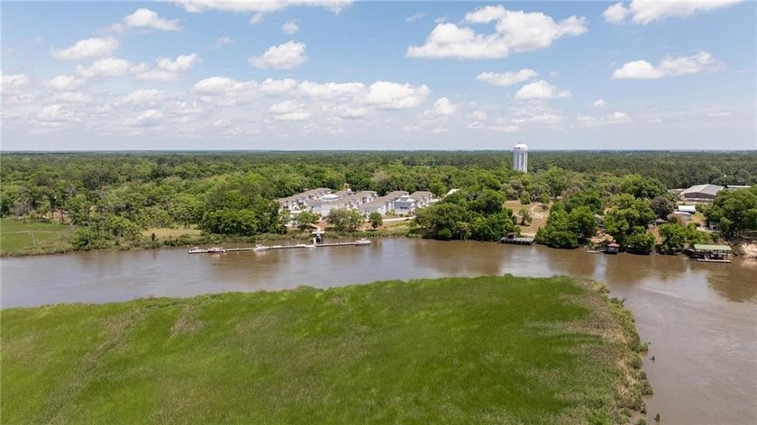 Is there a buildable homesite with deep water access near - photo 12