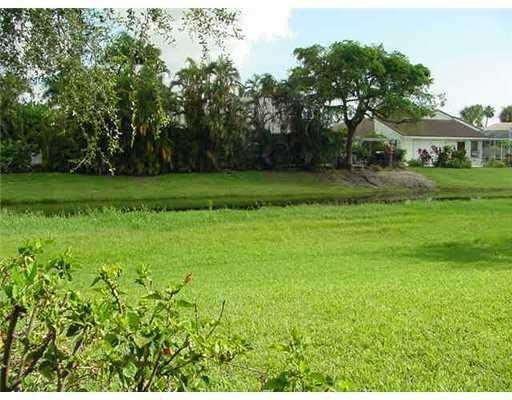 Located on a private canal lot,this neutral &amp; clean 2/2 ground - photo 12