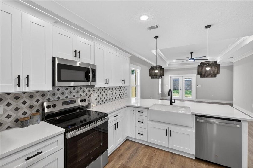 SUMMER SAVINGS! Receive a builder's credit of $10,000 at closing - photo 18